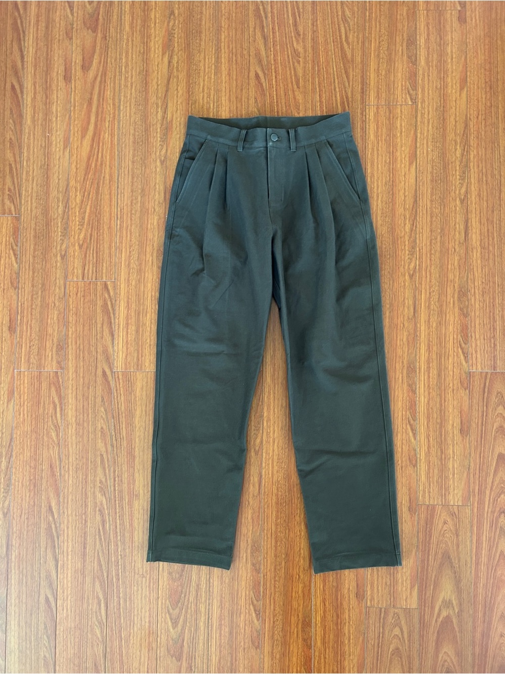 Lululemon Men's Utilitech Twill Relaxed Pleated Trouser in Army Green (Size 31)